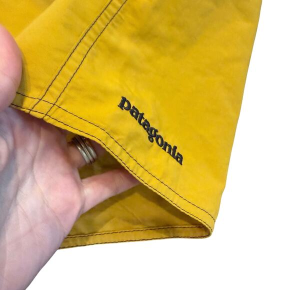 Patagonia Men’s Wavefarer yellow board short, Swim, Size 38 - Picture 3 of 7